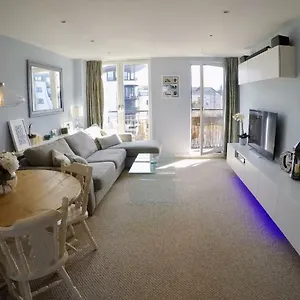  Apartment East Pilton - 2 Bed Free Parking & Balcony